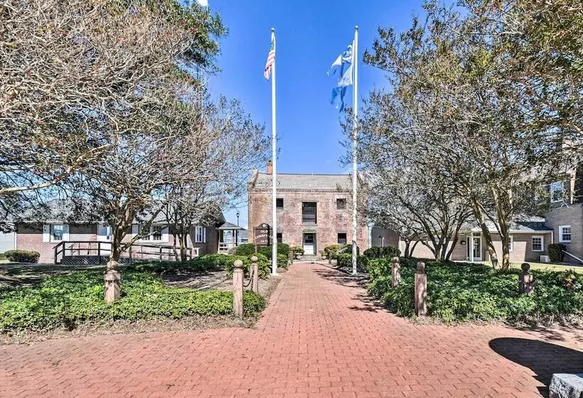 Cozy Currituck Home W/ Fire Pit Near Ferry!