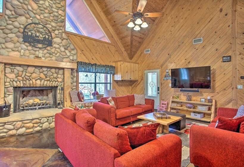 Groesbeck  Lodge On The River : Hot Tub & Fire Pit