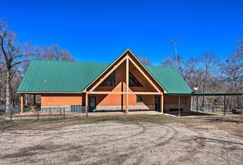 Groesbeck  Lodge On The River : Hot Tub & Fire Pit