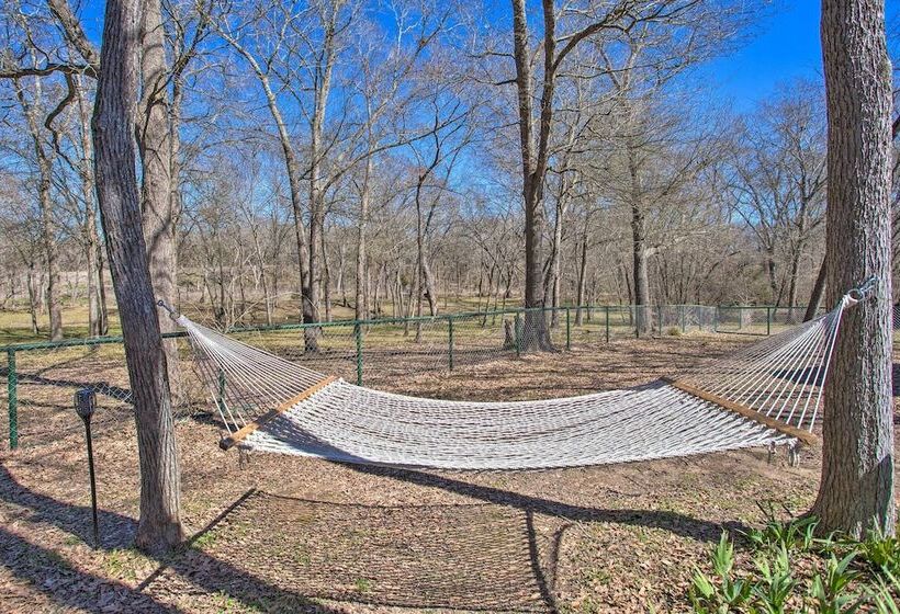 Groesbeck  Lodge On The River : Hot Tub & Fire Pit