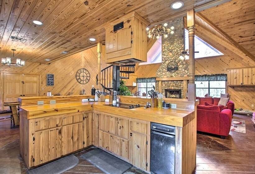 Groesbeck  Lodge On The River : Hot Tub & Fire Pit