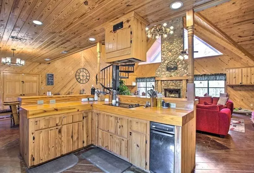 Groesbeck  Lodge On The River : Hot Tub & Fire Pit