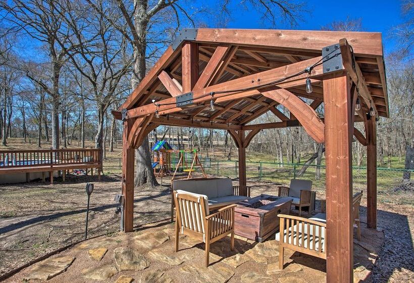 Groesbeck  Lodge On The River : Hot Tub & Fire Pit