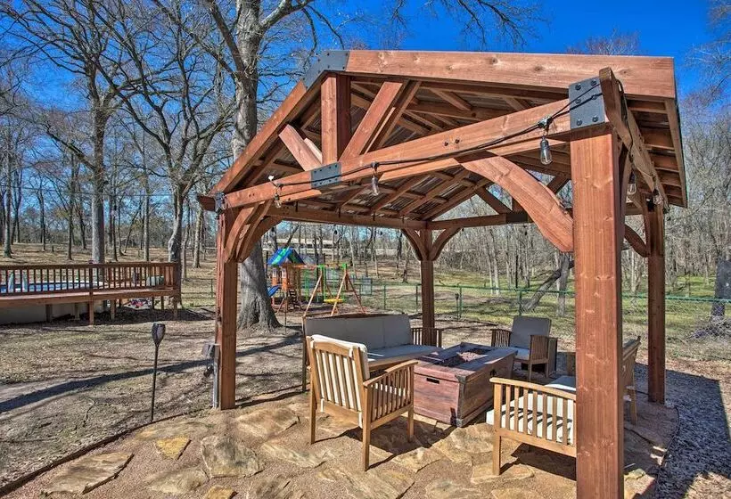Groesbeck  Lodge On The River : Hot Tub & Fire Pit