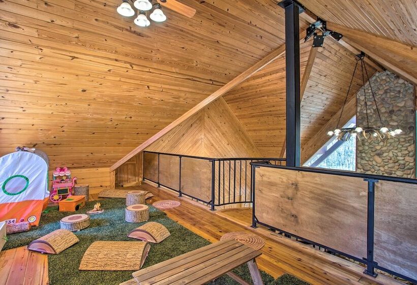 Groesbeck  Lodge On The River : Hot Tub & Fire Pit