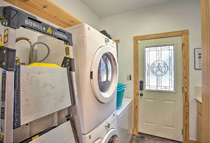 Groesbeck  Lodge On The River : Hot Tub & Fire Pit