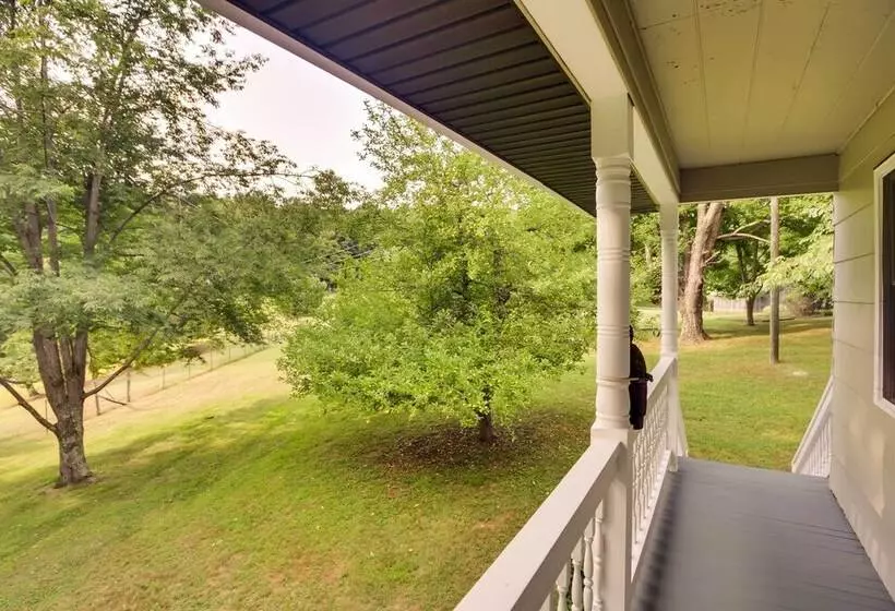 Cozy  Nonny Cottage  Near Appalachian Trail!