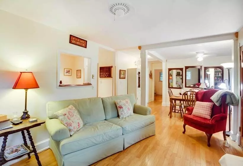 Cozy  Nonny Cottage  Near Appalachian Trail!