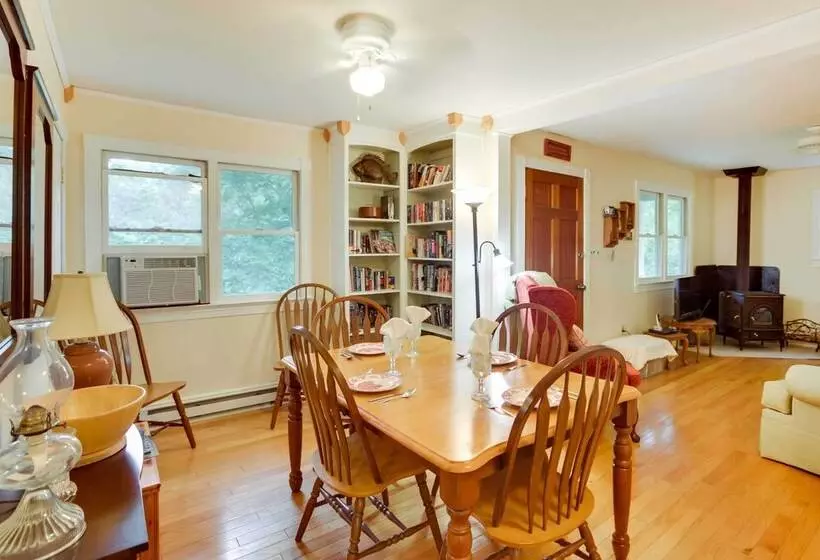 Cozy  Nonny Cottage  Near Appalachian Trail!