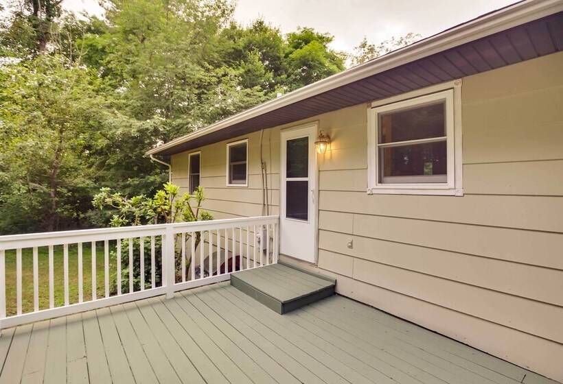 Cozy  Nonny Cottage  Near Appalachian Trail!