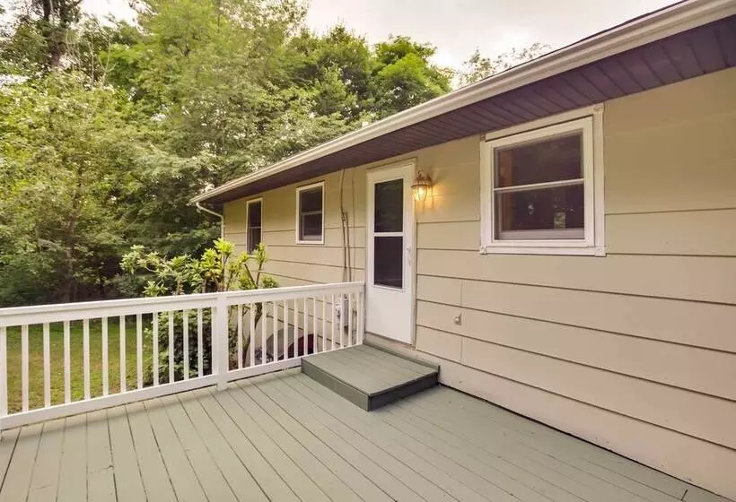 Cozy  Nonny Cottage  Near Appalachian Trail!