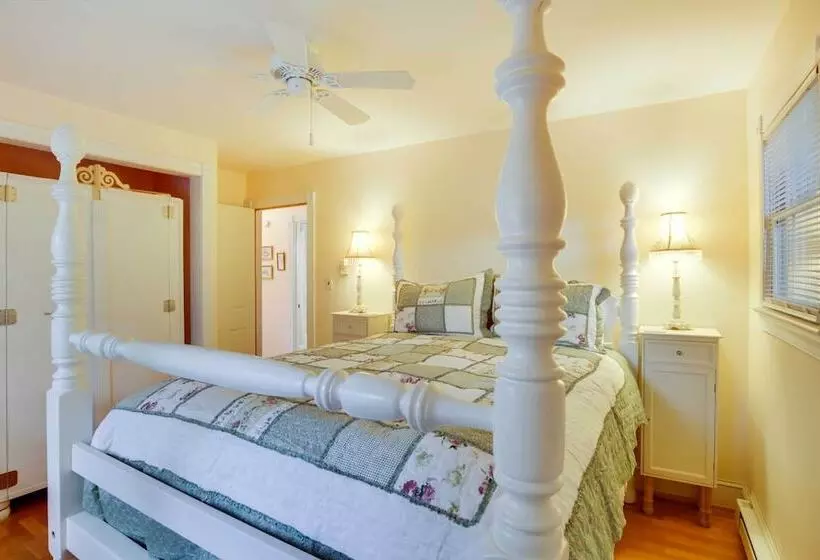 Cozy  Nonny Cottage  Near Appalachian Trail!