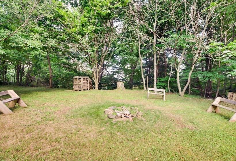 Cozy  Nonny Cottage  Near Appalachian Trail!
