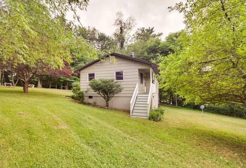 Cozy  Nonny Cottage  Near Appalachian Trail!