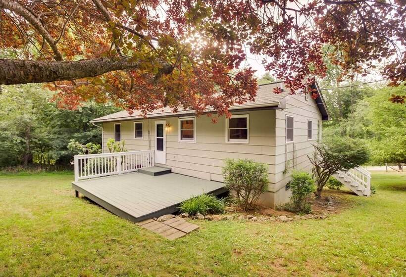 Cozy  Nonny Cottage  Near Appalachian Trail!
