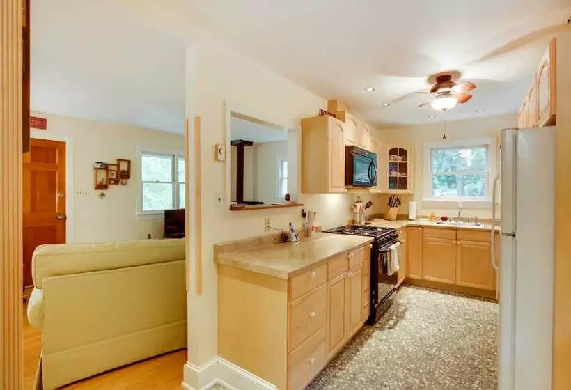 Cozy  Nonny Cottage  Near Appalachian Trail!