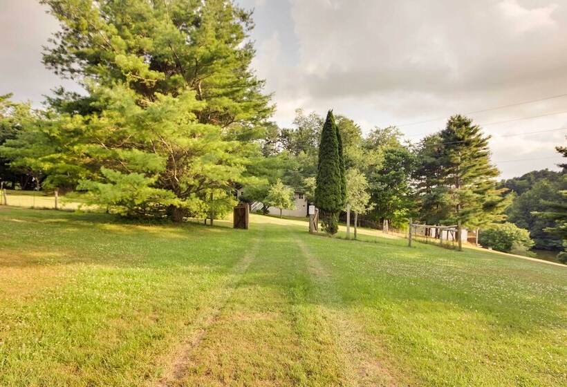 Cozy  Nonny Cottage  Near Appalachian Trail!