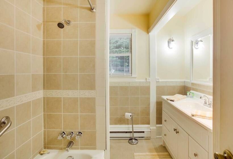 Cozy  Nonny Cottage  Near Appalachian Trail!