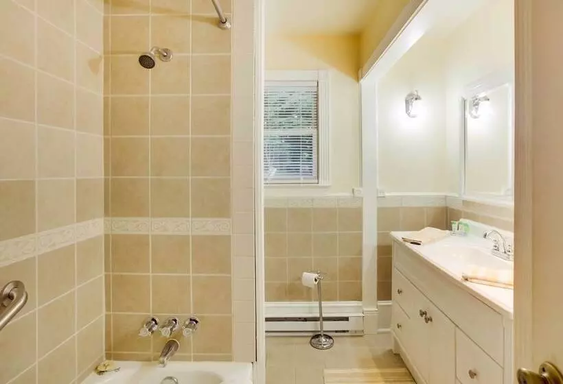 Cozy  Nonny Cottage  Near Appalachian Trail!