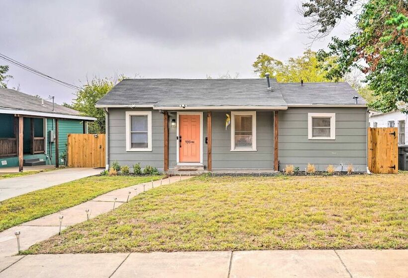 Cozy San Antonio Abode ~ 3 Mi To Downtown!
