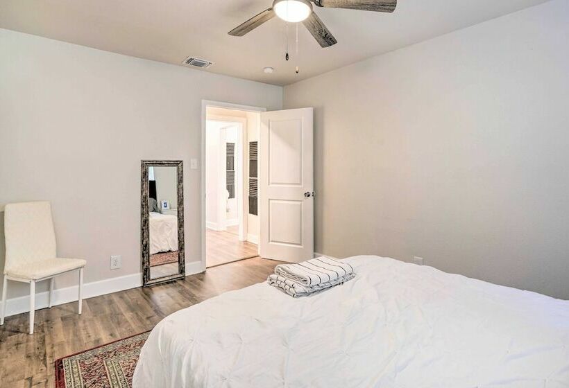 Cozy San Antonio Abode ~ 3 Mi To Downtown!