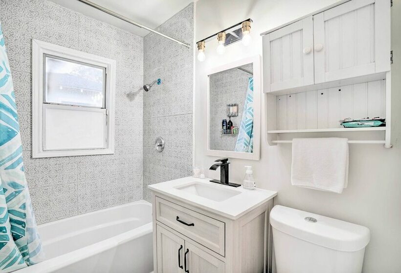 Cozy San Antonio Abode ~ 3 Mi To Downtown!