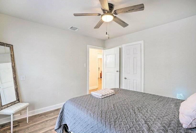 Cozy San Antonio Abode ~ 3 Mi To Downtown!