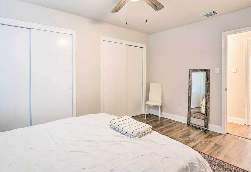 Cozy San Antonio Abode ~ 3 Mi To Downtown!