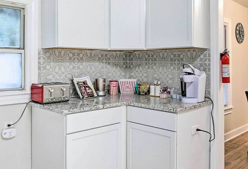 Cozy San Antonio Abode ~ 3 Mi To Downtown!