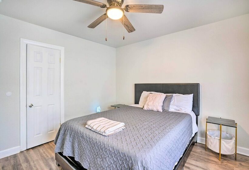 Cozy San Antonio Abode ~ 3 Mi To Downtown!