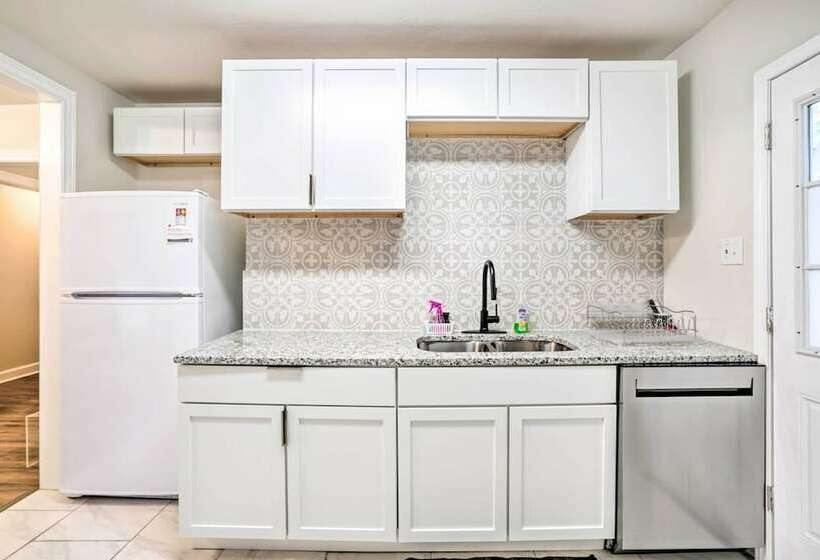 Cozy San Antonio Abode ~ 3 Mi To Downtown!