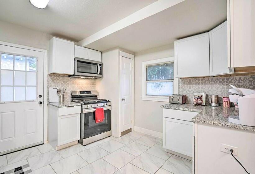 Cozy San Antonio Abode ~ 3 Mi To Downtown!