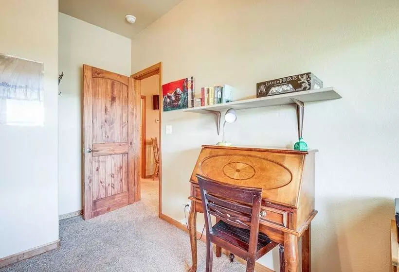 Cozy Ski Cabin W/ Deck Near Taos Ski Valley!
