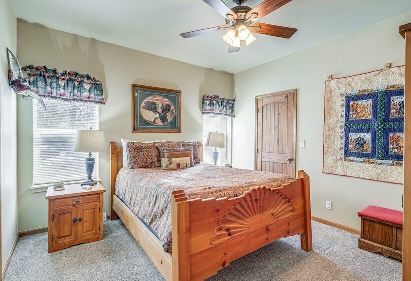 Cozy Ski Cabin W/ Deck Near Taos Ski Valley!