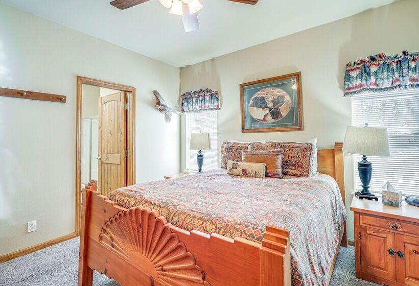 Cozy Ski Cabin W/ Deck Near Taos Ski Valley!