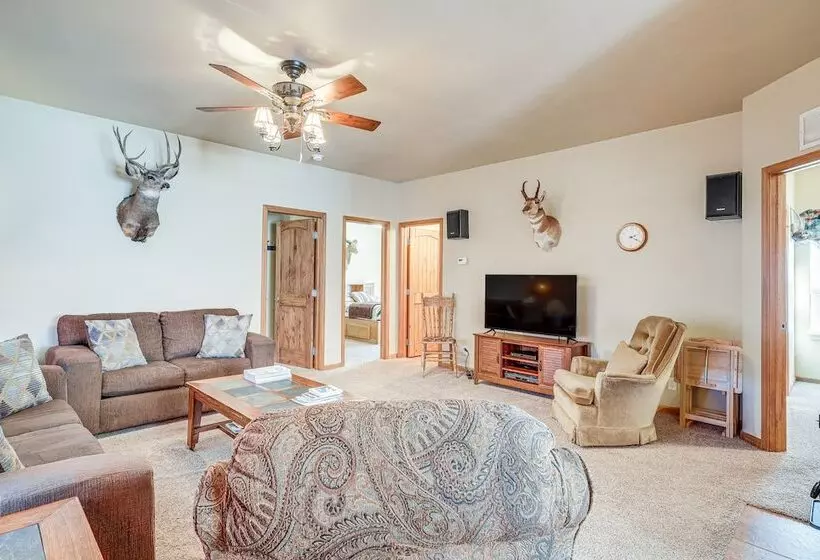 Cozy Ski Cabin W/ Deck Near Taos Ski Valley!