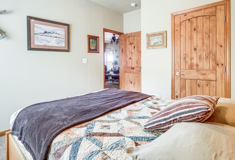 Cozy Ski Cabin W/ Deck Near Taos Ski Valley!
