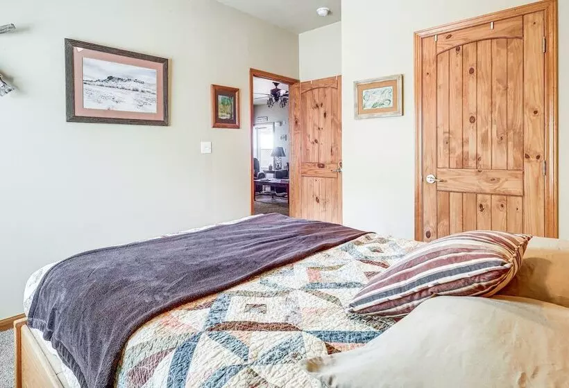 Cozy Ski Cabin W/ Deck Near Taos Ski Valley!