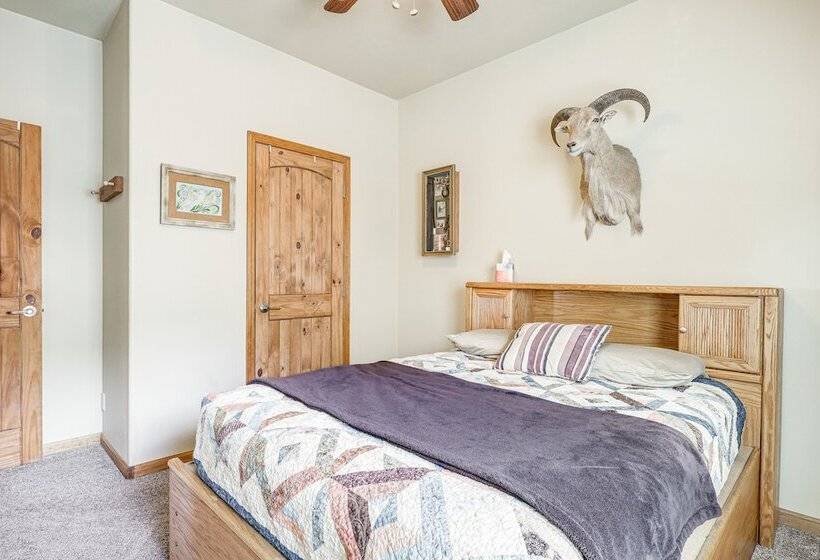 Cozy Ski Cabin W/ Deck Near Taos Ski Valley!