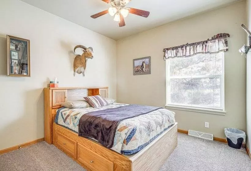 Cozy Ski Cabin W/ Deck Near Taos Ski Valley!