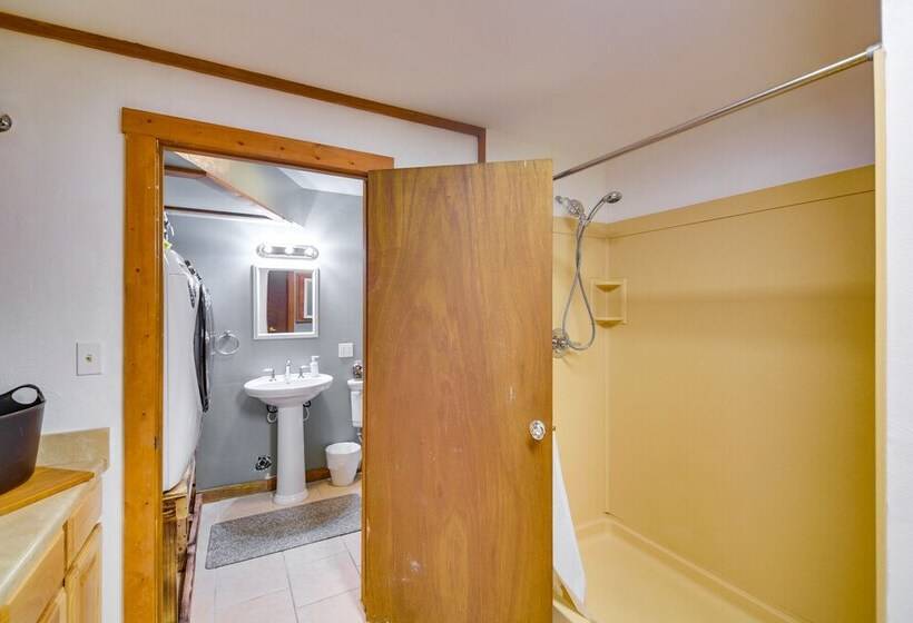 Creekside Cabin: Easy Access To I 70 & Slopes!