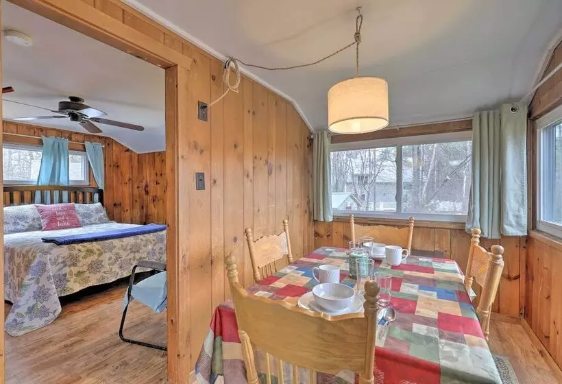 Walk To Marina: Cute Gilford Cottage W/ Grill