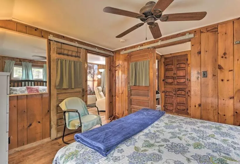 Walk To Marina: Cute Gilford Cottage W/ Grill