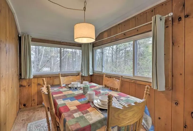 Walk To Marina: Cute Gilford Cottage W/ Grill