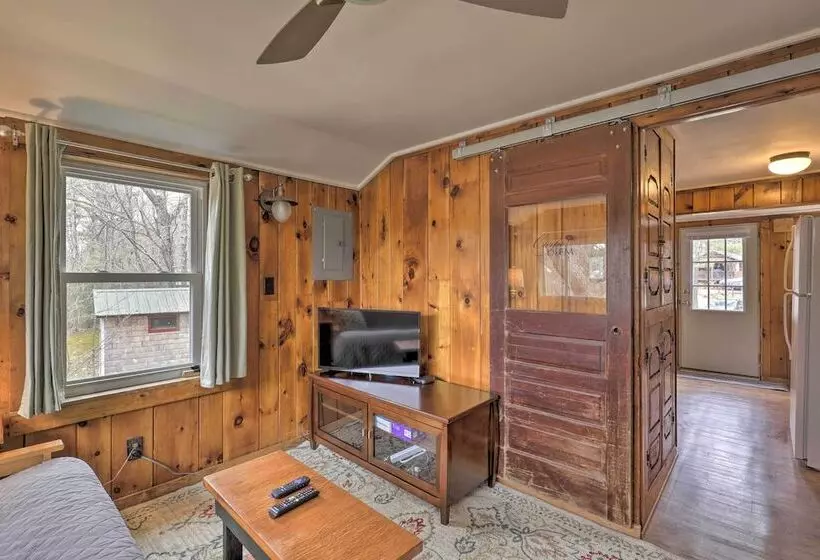 Walk To Marina: Cute Gilford Cottage W/ Grill