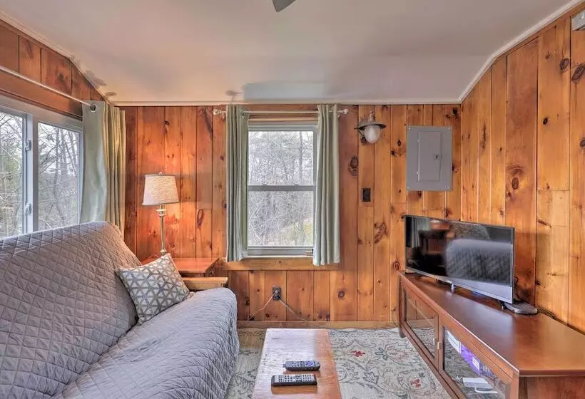 Walk To Marina: Cute Gilford Cottage W/ Grill