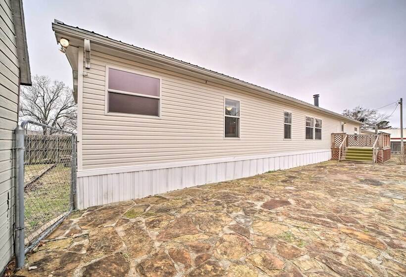 Eufaula Escape W/ Deck   Steps To Lake!