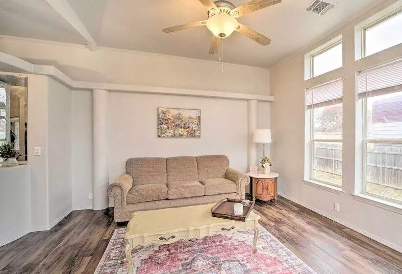 Eufaula Escape W/ Deck   Steps To Lake!