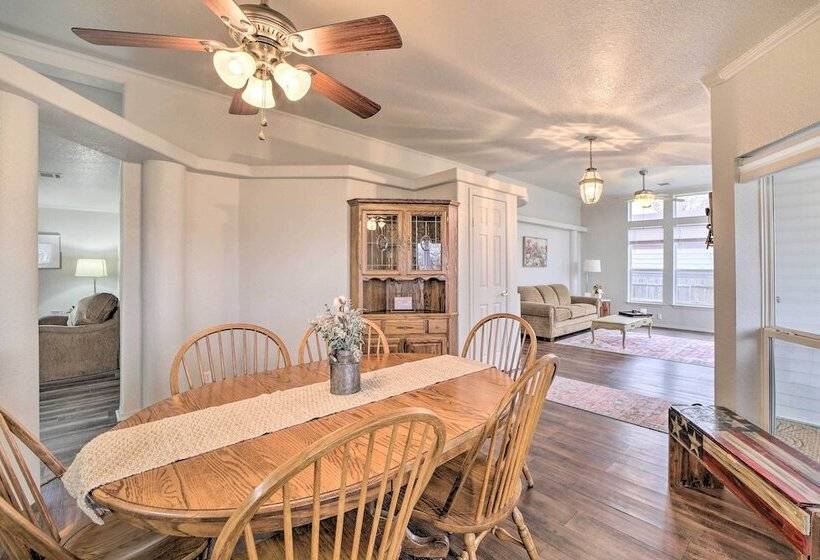 Eufaula Escape W/ Deck   Steps To Lake!