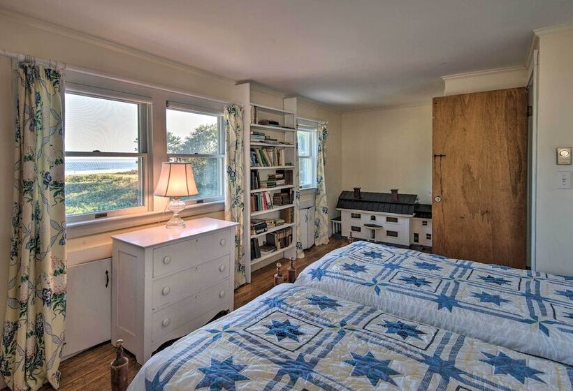 Expansive Beachfront Retreat W/ Outdoor Shower